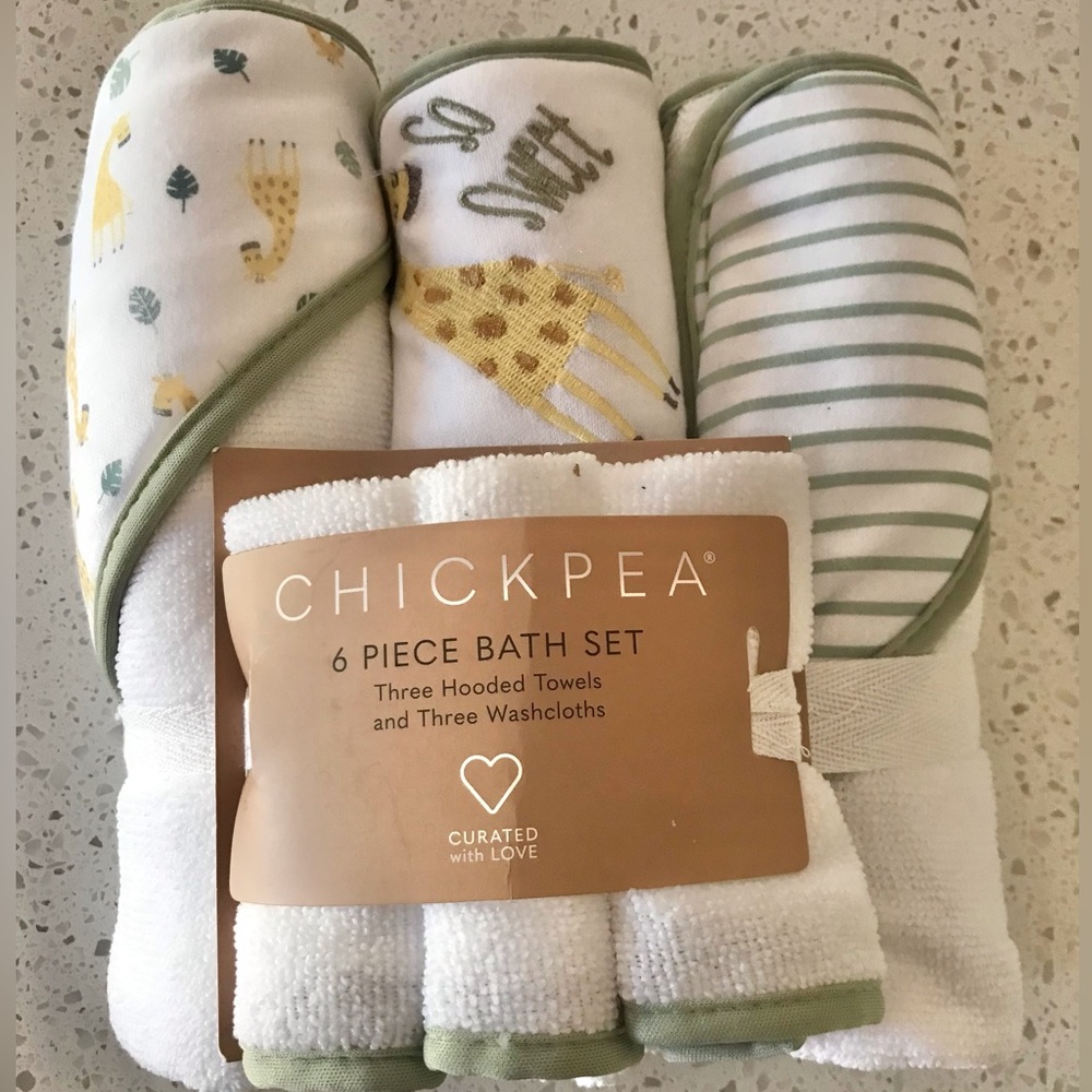 NWT Chickpea 6 piece Baby Bath Set, 3 Hooded Towels and 3 Washcloths